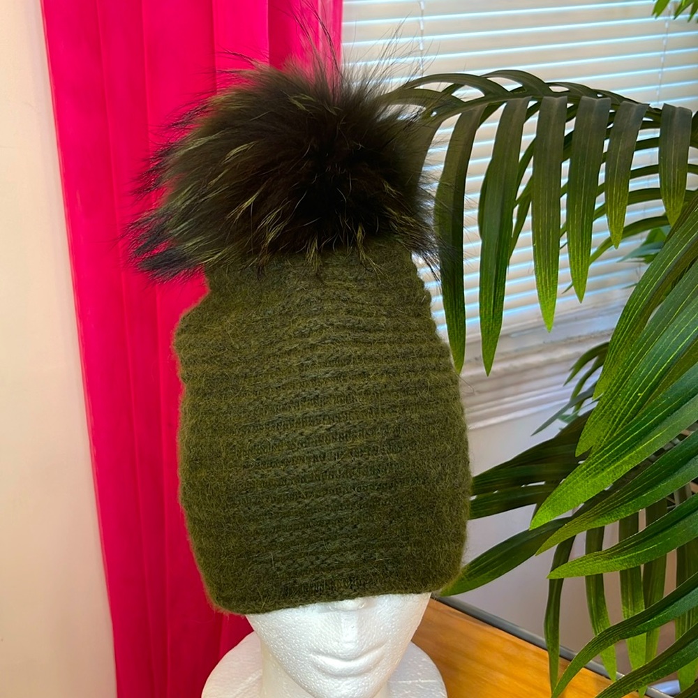 FOX FUR POM POM HAT